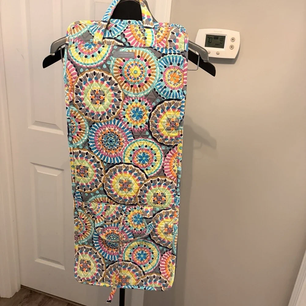 VERA BRADLEY Iconic Hanging Travel Organizer Cosmetics Sunny Medallion EUC